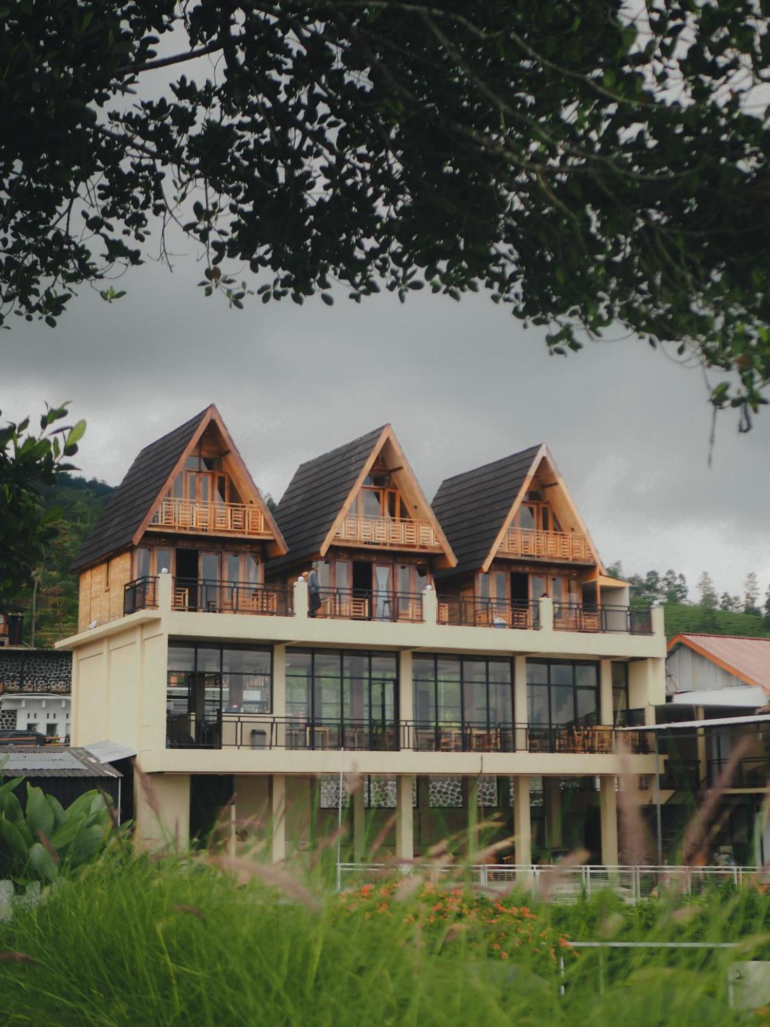 Pojok Kahyangan Homestay And Cabin Kejajar Eksteriør billede