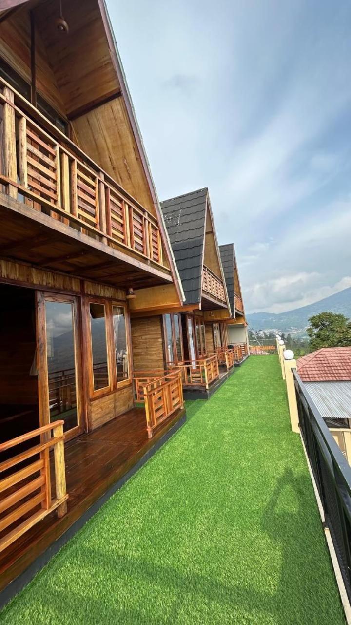 Pojok Kahyangan Homestay And Cabin Kejajar Eksteriør billede